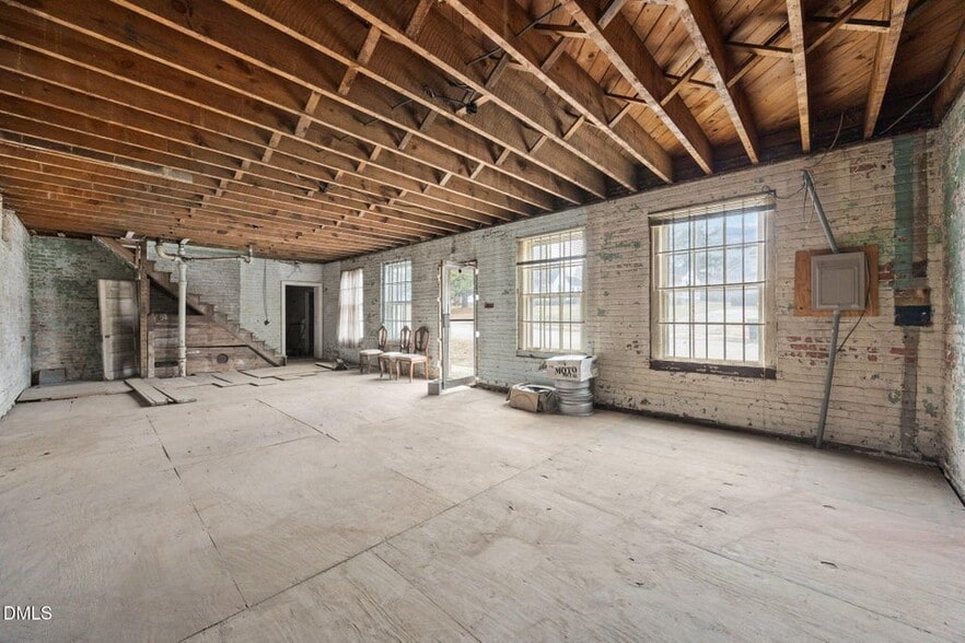 More Photos Of 1300 College St, Oxford Flex For Sale