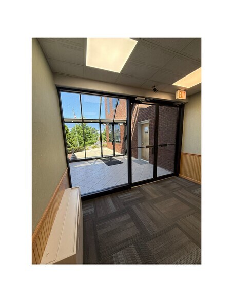 More Photos Of 131 New London Tpke, Glastonbury Medical For Lease