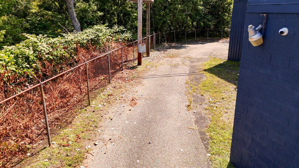 More Photos Of 1702 Wheeling Ave, Glen Dale Manufacturing For Sale