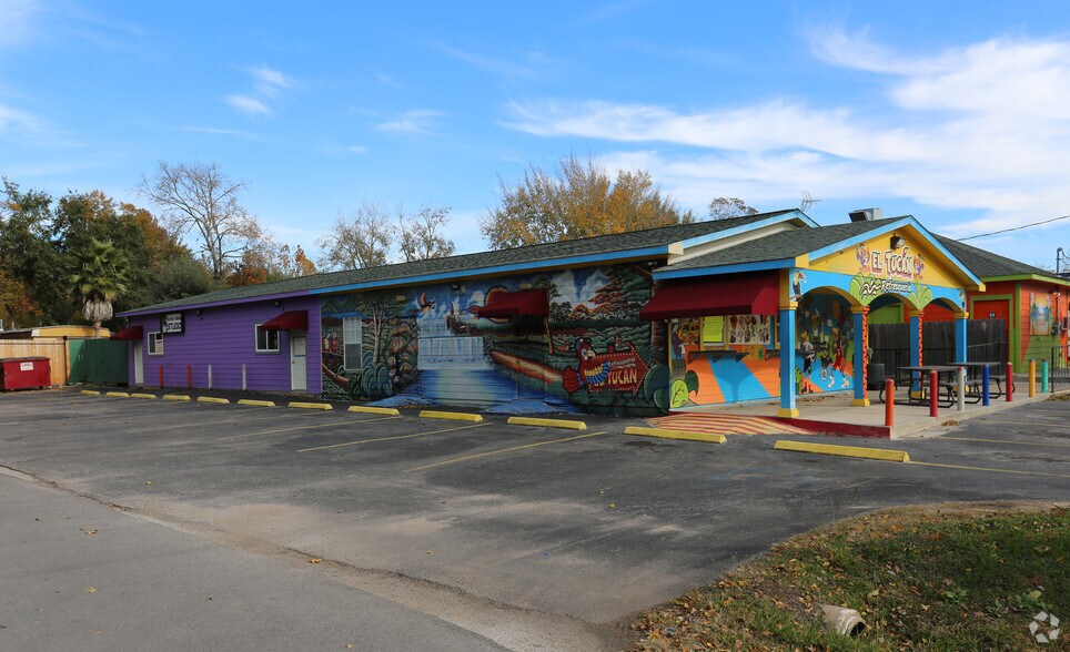 More Photos Of 518 Mill Ave, Conroe General Retail For Sale