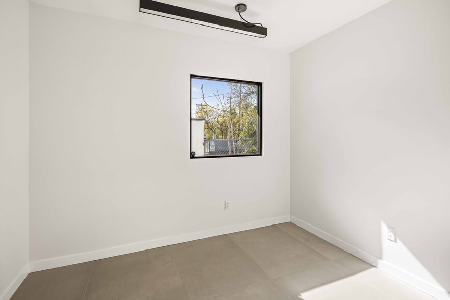More Photos Of 8809 Sunland Blvd, Sun Valley Medical For Lease