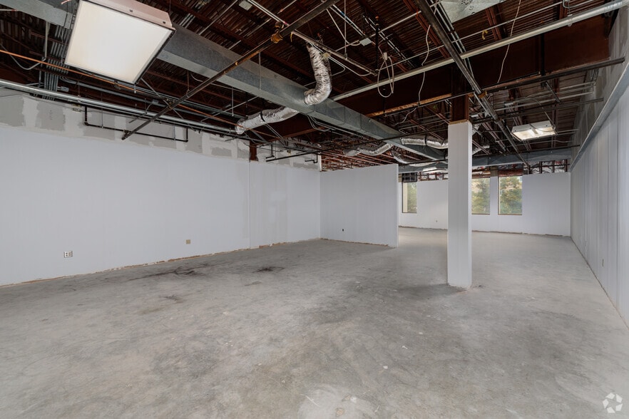 More Photos Of 8002 Discovery Dr, Richmond Medical For Lease