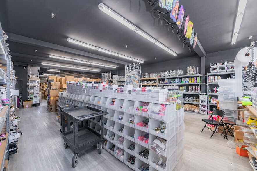 More Photos Of 462-472 E 4th St, Los Angeles General Retail For Sale