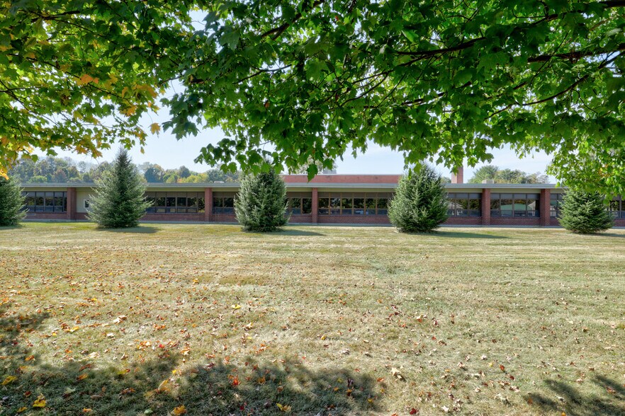 More Photos Of 4960 Hill Rd, Kennedy Schools For Lease