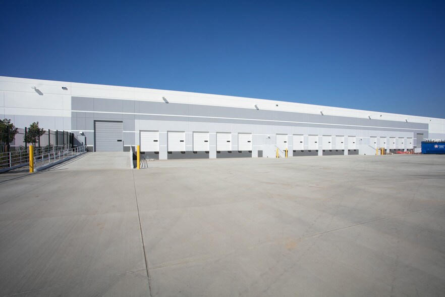 More Photos Of 4350 Conant St, Long Beach Warehouse For Lease