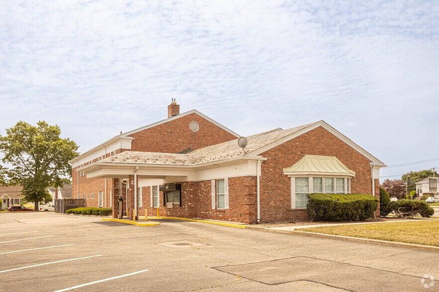 More Photos Of 195 Merritts Rd, Farmingdale Office For Sale