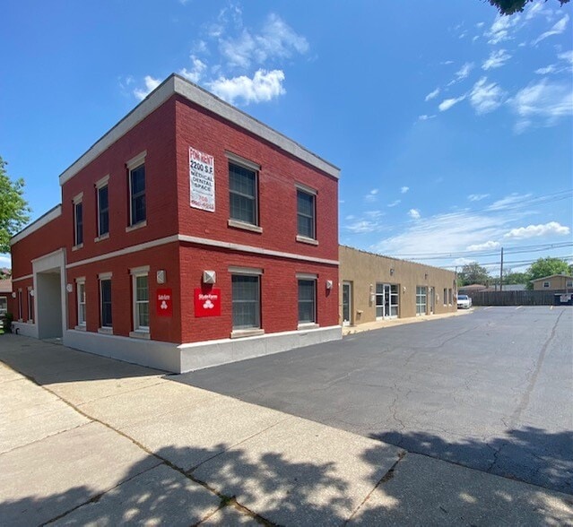 Primary Photo Of 105 E Burlington St, Riverside Office For Lease
