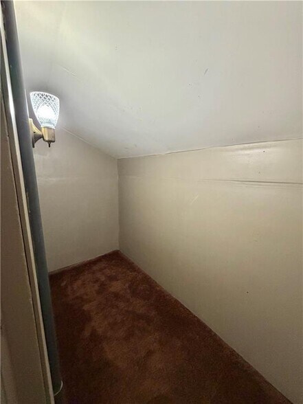 More Photos Of 35 Eaton Ave, Norwich Apartments For Sale
