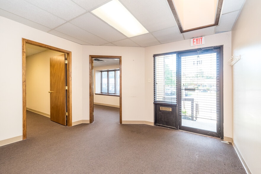 More Photos Of 908-918 Town Center, New Britain Office For Sale