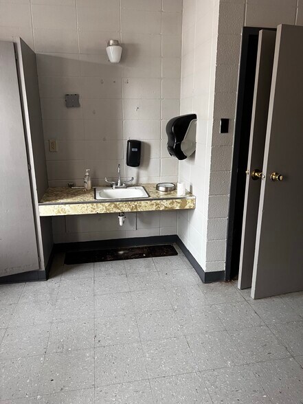 More Photos Of 1901 S Laurel St, Hope Skilled Nursing Facility For Sale