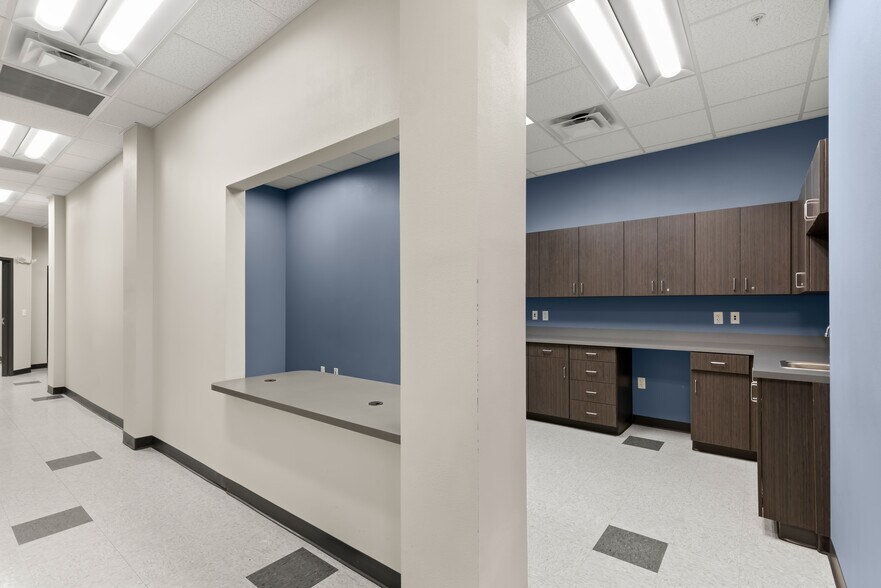 More Photos Of 2100 1st Ave S, Saint Petersburg Medical For Sale