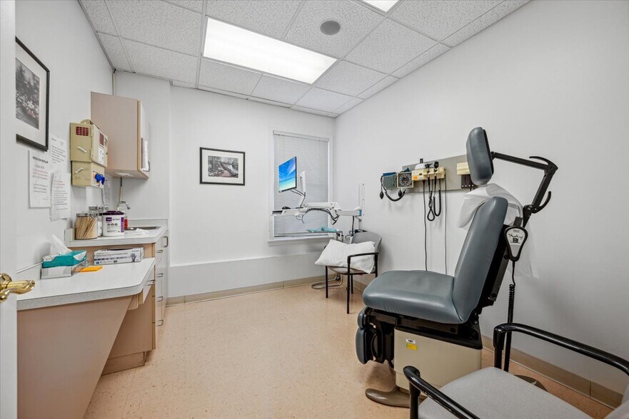 More Photos Of 301-302 Towne Centre Dr, Hillsborough Medical For Sale