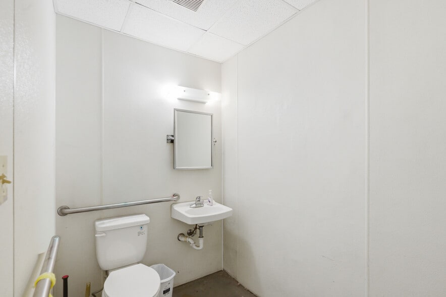 More Photos Of 4107 Port Lavaca Dr, Victoria Showroom For Sale