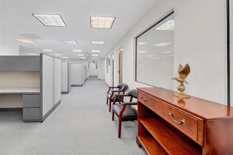 More Photos Of 2001 Central Park Ave, Yonkers Office For Sale