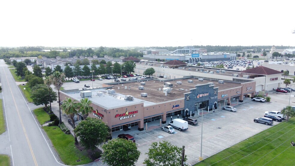 More Photos Of 19053 Interstate 45 N, Shenandoah Freestanding For Lease