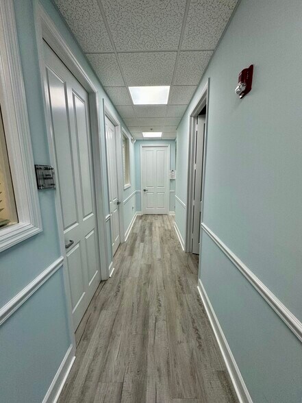More Photos Of 100 SW Albany Ave, Stuart Office Residential For Lease