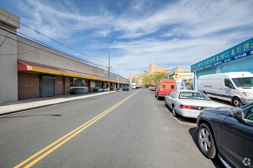 More Photos Of 7955 Albion Ave, Elmhurst Supermarket For Lease