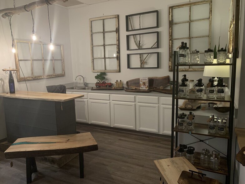 More Photos Of 2306 Camelot Ridge Ct SE, Grand Rapids Freestanding For Lease