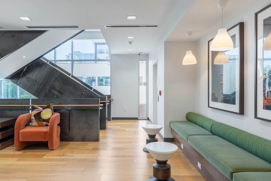 More Photos Of 3400 Oak Grove Ave, Dallas Office For Lease