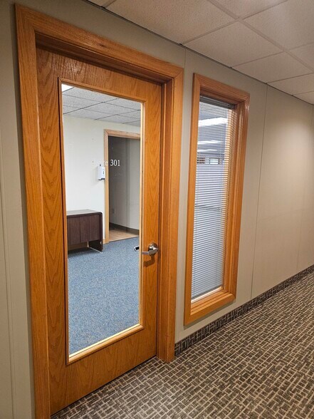 More Photos Of 30 Massachusetts Ave, North Andover Office For Lease