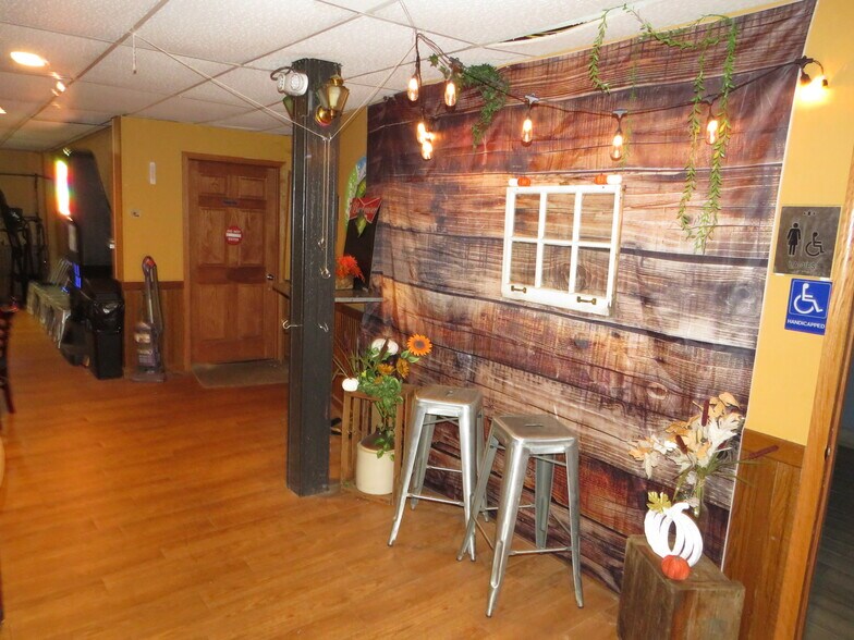 More Photos Of 316 N Main St, Seneca Bar For Sale