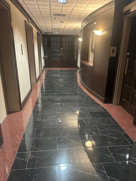 More Photos Of 2000 N Classen Blvd, Oklahoma City Office For Lease