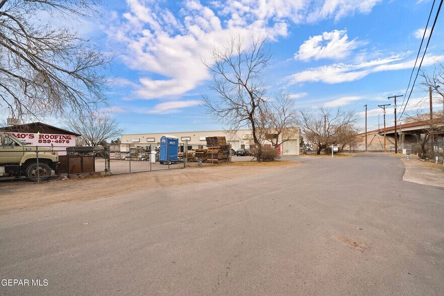 More Photos Of 109 Seneca Dr, El Paso Warehouse For Sale