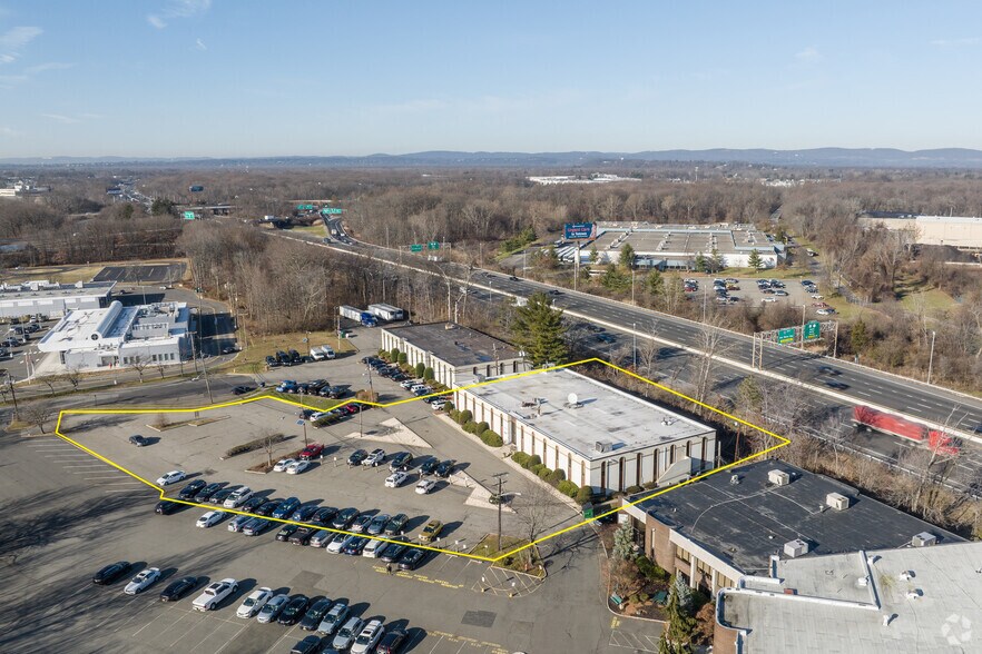 More Photos Of 40 Galesi Dr, Wayne Office For Lease