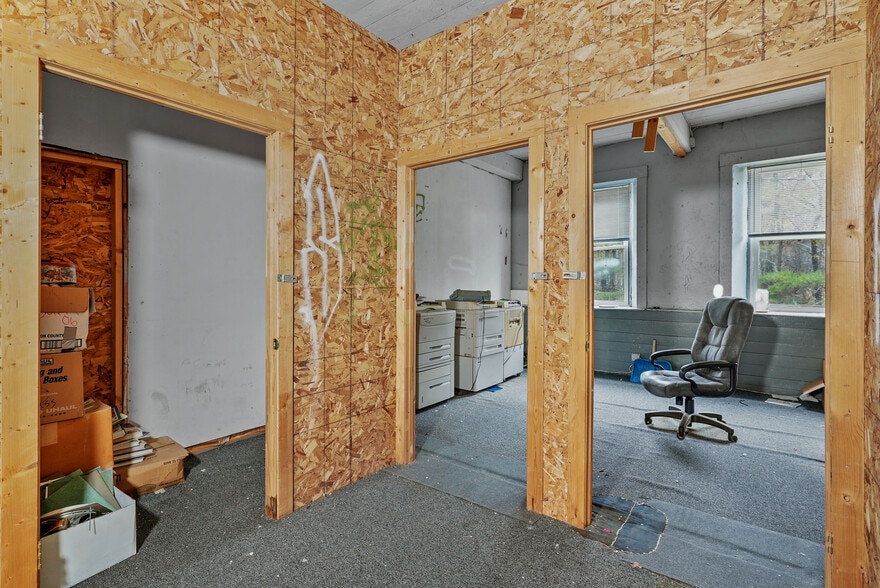 More Photos Of 45 Old Flat River, Coventry Manufacturing For Sale