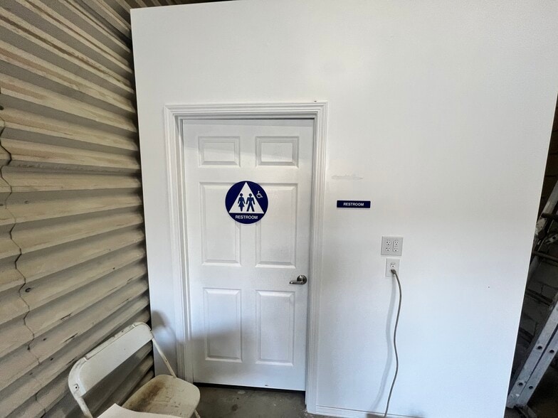 More Photos Of 5870 Jasmine St, Riverside Self Storage For Sale