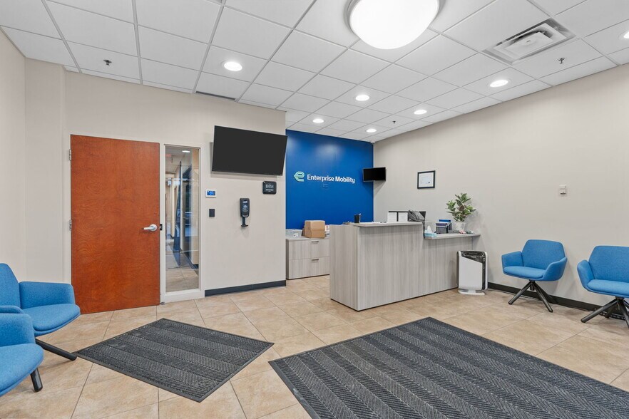 More Photos Of 2775 Blue Water Rd, Eagan Office For Sale