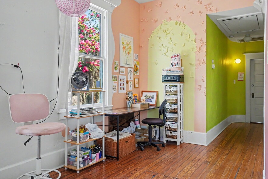 More Photos Of 17 W 41st St, Savannah Freestanding For Sale