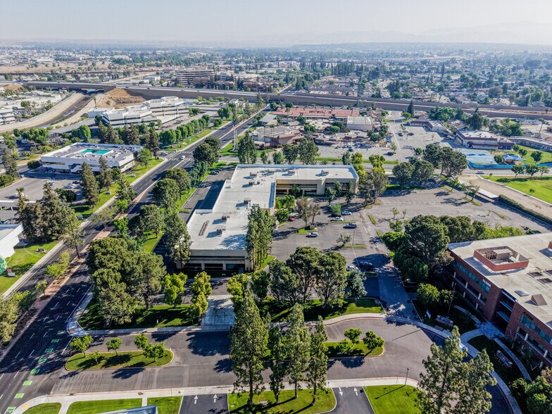 More Photos Of 5001 California Ave, Bakersfield Office For Lease