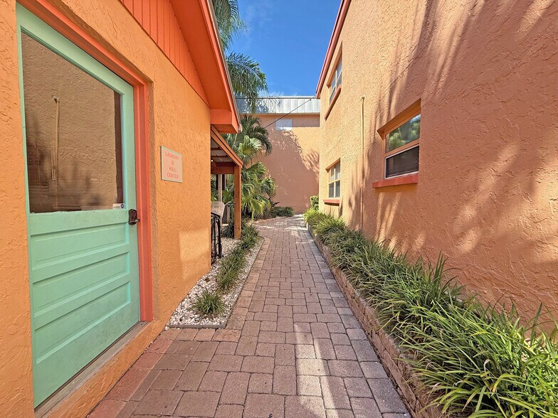 More Photos Of 1405 S Lorenzo Ave, Tampa Apartments For Sale