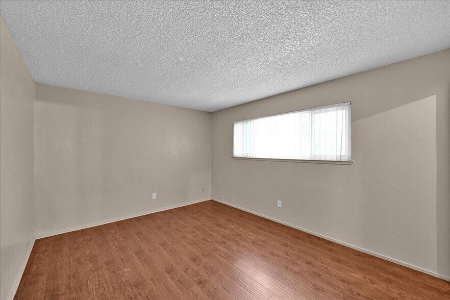 More Photos Of 4549 Ashcroft Ave, Sacramento Apartments For Sale