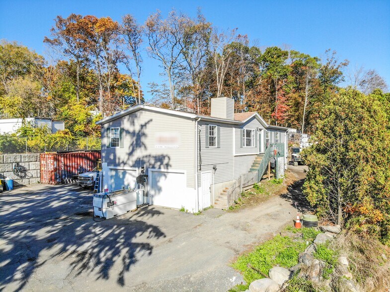 More Photos Of 25 Popes Ln, Danvers Flex For Sale