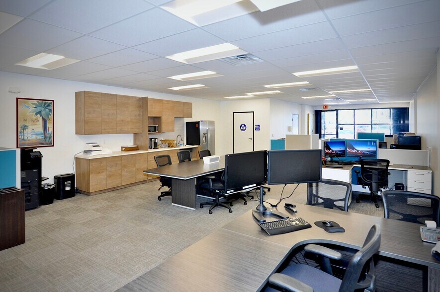 More Photos Of 9520 Padgett St, San Diego Light Manufacturing For Lease