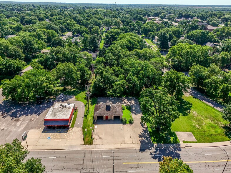More Photos Of 220 N 2nd Ave, Mulvane Carwash For Sale
