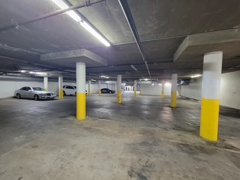 More Photos Of 14755 Ventura Blvd, Sherman Oaks General Retail For Lease