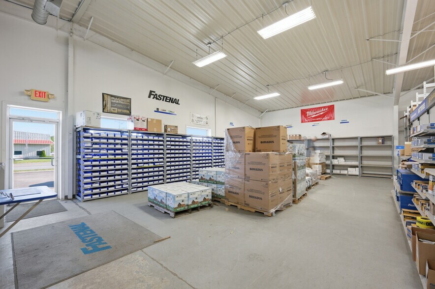More Photos Of 1429 W Main St, Greenfield Showroom For Lease