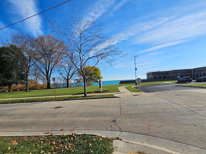 More Photos Of 840 Lake Ave, Racine Office For Sale