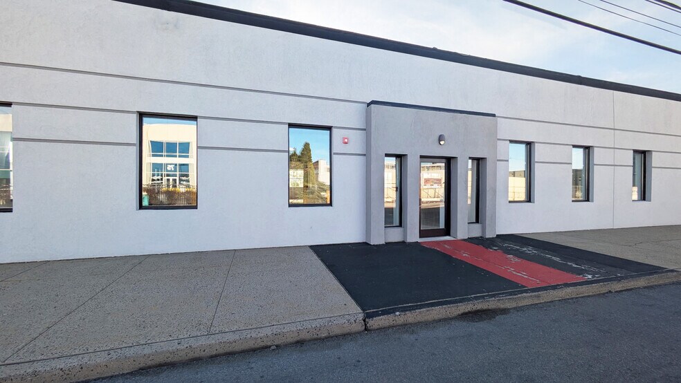 More Photos Of 50 Nassau Terminal Rd, New Hyde Park Warehouse For Lease