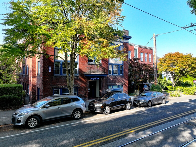 More Photos Of 2051 NW Lovejoy St, Portland Apartments For Sale