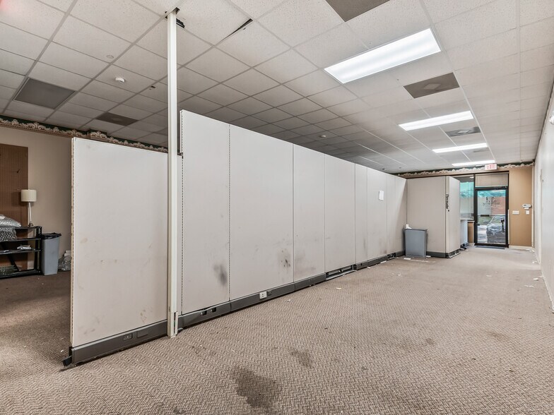 More Photos Of 2016 N Point Blvd, Tallahassee Office For Sale
