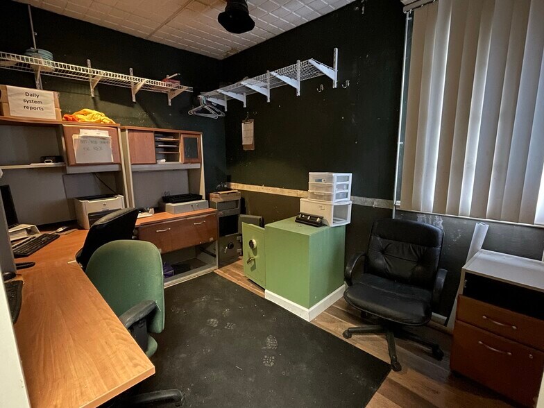 More Photos Of 901 Dual Hwy, Hagerstown Restaurant For Sale