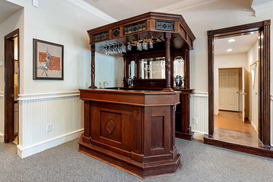 More Photos Of 4821 Broadway St, Addison Office For Sale