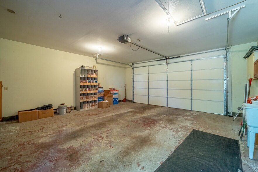 More Photos Of 156 White Oak St, Franklin Medical For Sale