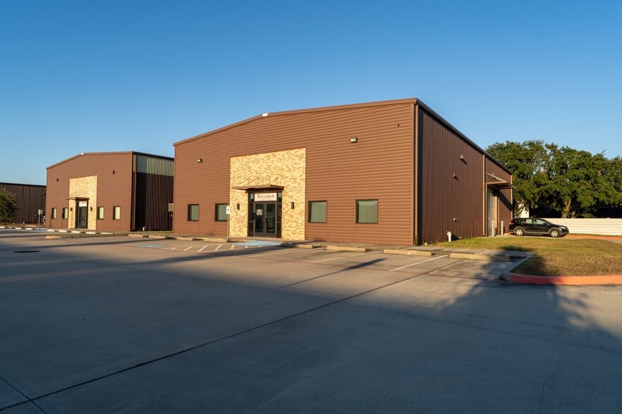 More Photos Of 13462 FM 529 Rd, Houston Light Distribution For Sale
