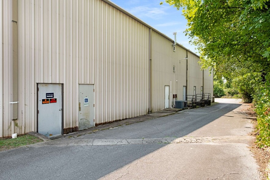 More Photos Of 802 S Church St, Murfreesboro Industrial For Lease