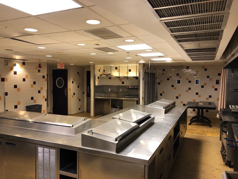 More Photos Of 127 W 4th St, Cincinnati Restaurant For Lease